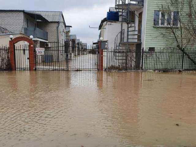 Шторм в Кирилловке: затоплено порядка 40 баз отдыха