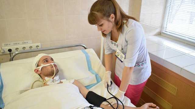 Десятки дней комы: раненному на Донбассе 22-летнему бойцу Елизару накрыли череп пластиной