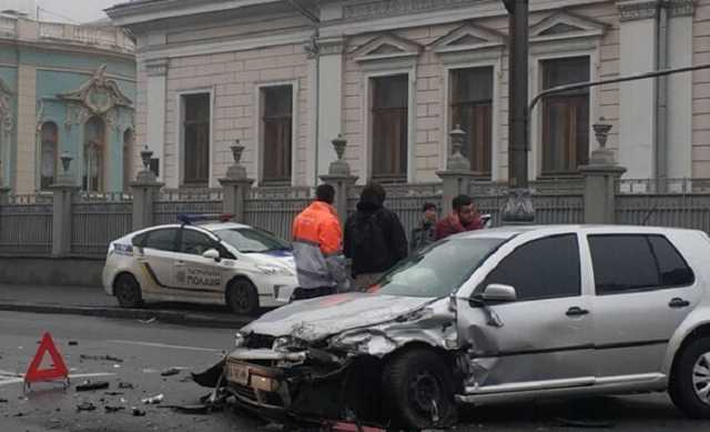 В центре Киева произошло страшное ДТП: поведение полиции и медиков возмутило очевидцев