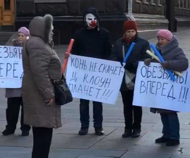 В Киеве пожилые титушки устроили акцию за использование животных в цирках