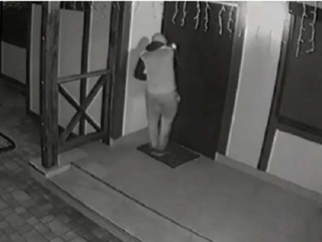 Обошел за ночь более 80 домов: под Киевом орудует ловкий вор