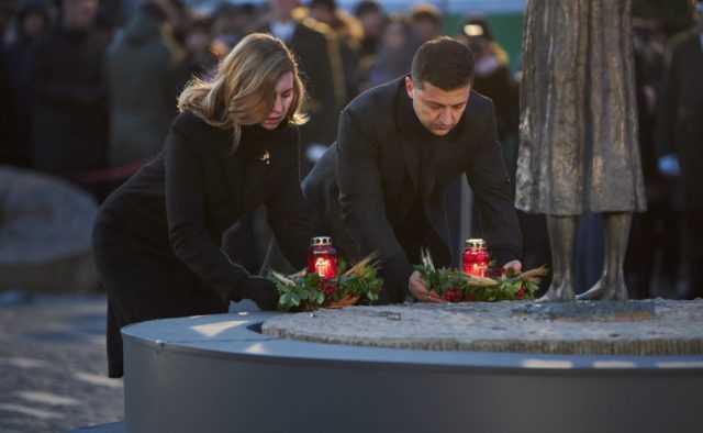 Зеленского запечатлели у памятника жертв Голодомора: на фото заметили важный нюанс