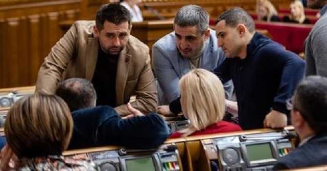 Украинцы недовольны работой Рады и отсутствием опыта у депутатов