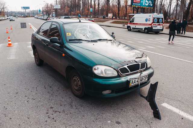 В Киеве на Теремках Lanos сбил мужчину на пешеходном переходе
