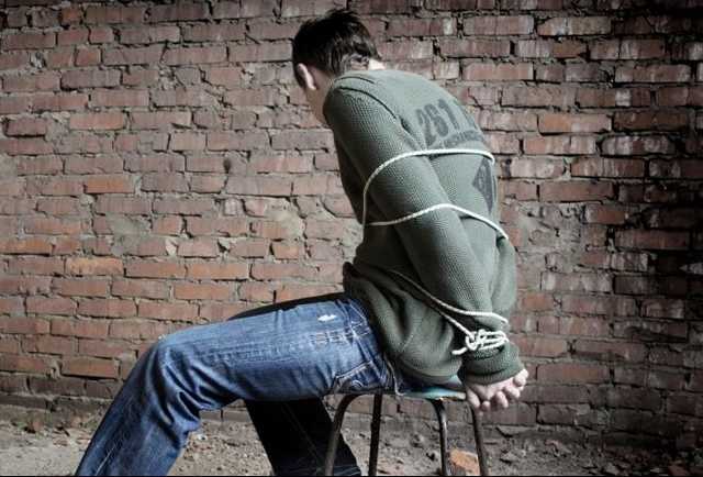 На Киевщине преступники несколько часов издевались над похищенной жертвой