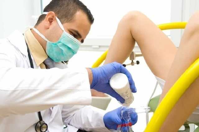 В туалетах, раздевалках и кабинетах врачей: как украинки случайно становятся "звездами" порновидео