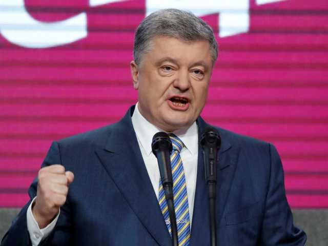74% украинцев поддерживают снятие неприкосновенности с Порошенко, – опрос