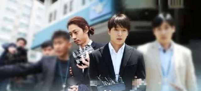 В Южной Корее двух популярных певцов посадили в тюрьму за изнасилование фанаток