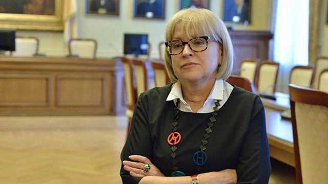 Скандальную Амосову восстановили в должности в четвертый раз