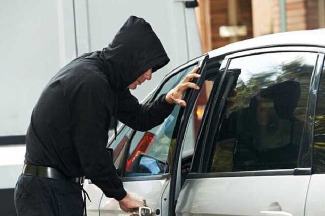 В Николаеве военный пытался угнать авто с чужой женой