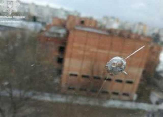 Во Львове подростки обстреляли жилой дом