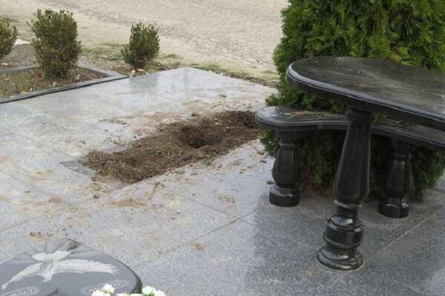 На Киевщине вандалы осквернили могилу героя Небесной сотни