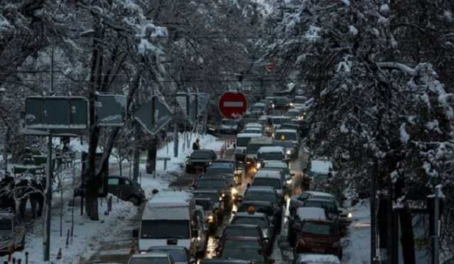 Тянутся километры: Киев замер в пробках из-за снега