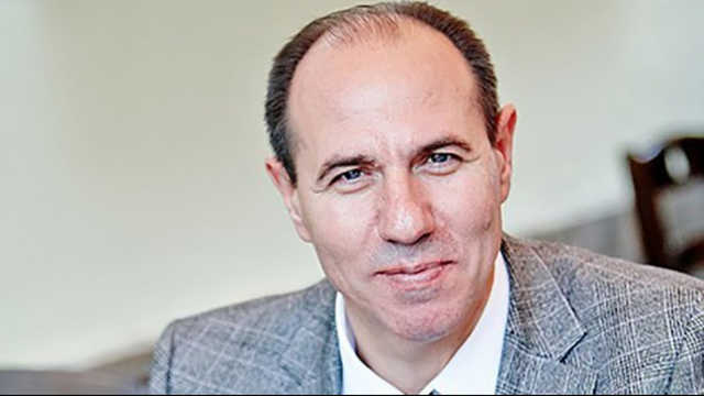 “Слуги народу”. Власник кондитерського дому подарував вихованцям дитячого будинку яблука