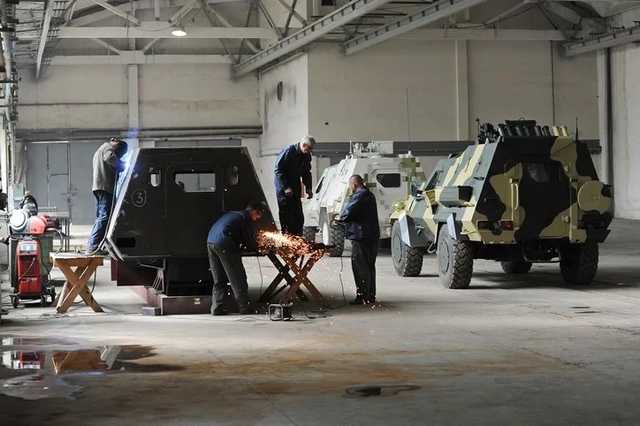 Закручивают гайки волонтерам: сети возмутило нововведение с машинами для ВСУ