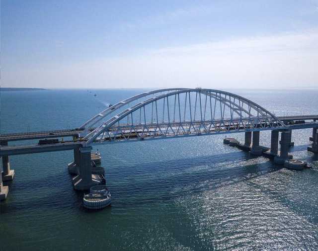 "Порожняки гоняют": сеть высмеяла запуск пустых поездов на Крымском мосту