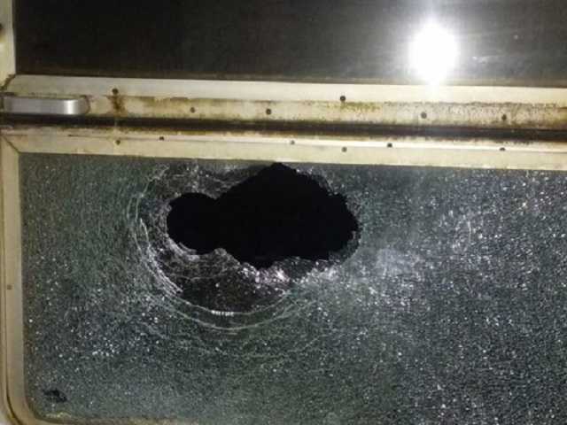 Везде осколки, головы разбиты: под Львовом неизвестные забросали камнями электричку