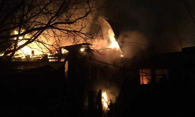 При тушении пожара в Ворзеле на Киевщине спасатели обнаружили тело женщины