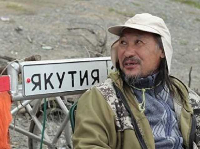 Российский шаман, вознамерившийся изгнать Путина, продолжил поход на Москву