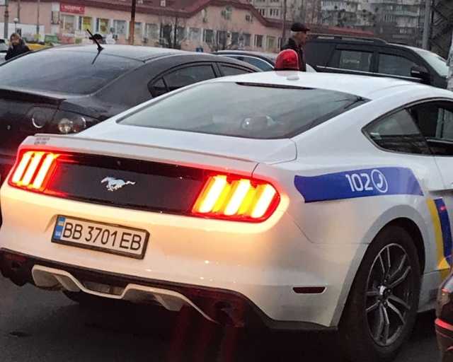 В Киеве задержали фейковый полицейский патруль, одного из «копов» отправили в военкомат