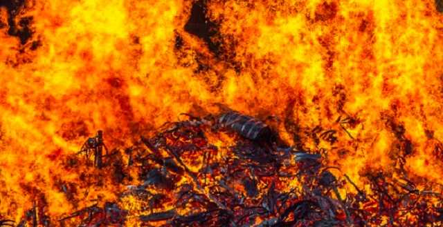 У Харкові під час пожежі загинула жінка, двоє дітей потрапили у лікарню