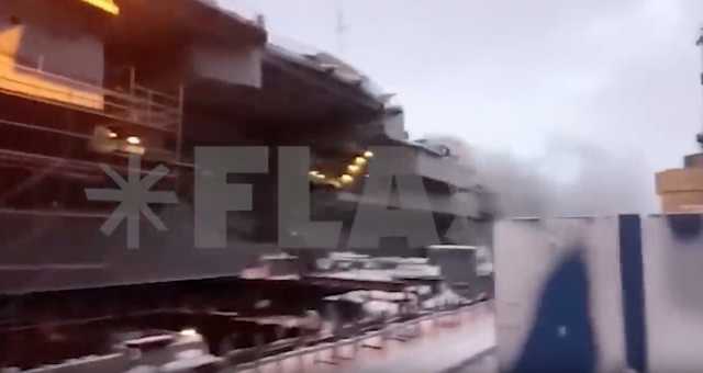 СМИ: Горящий «Адмирал Кузнецов» на грани затопления