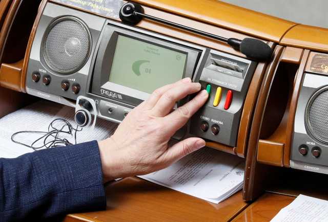 Союз «слуг», Порошенка і Медведчука. Як Рада голосувала за «особливий статус Донбасу»