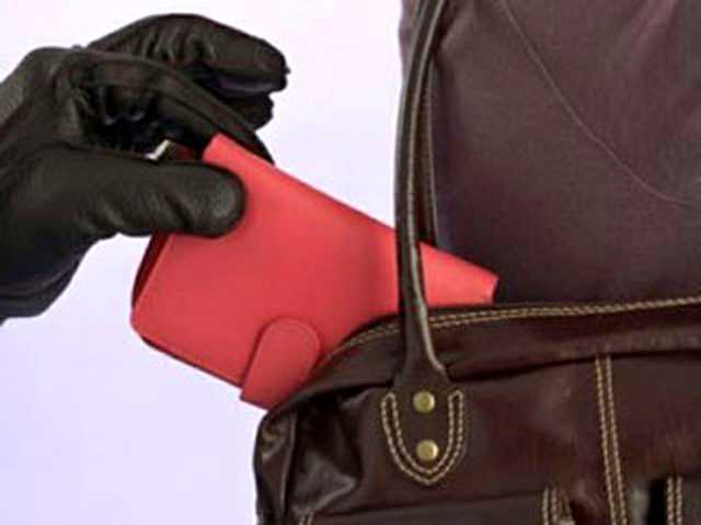 В Одессе у пенсионерки украли сумку с деньгами на сумму 18 тысяч долларов