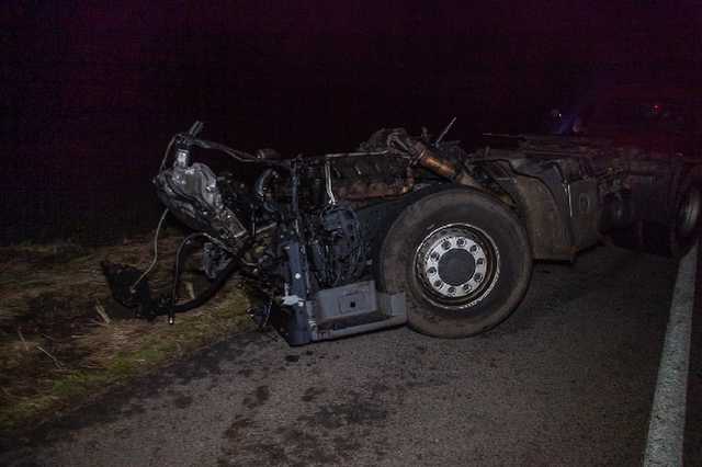 ДТП под Днепром: у грузовика оторвало кабину