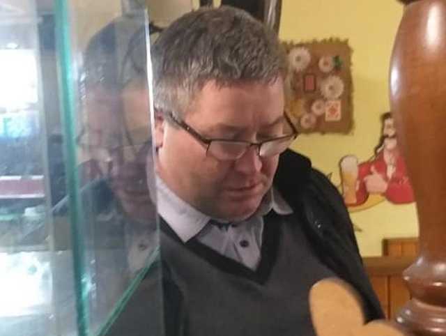 На Львівщині п’яний сільський голова кинув графином в офіціантку через відмову нести шашлики