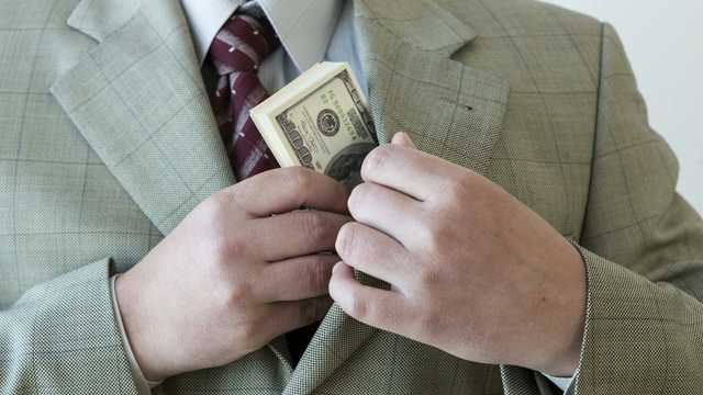 Девочка заперла вора в квартире и ушла в школу