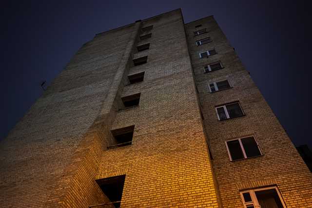 В Киеве из окна 10-этажа выпрыгнула молодая мама