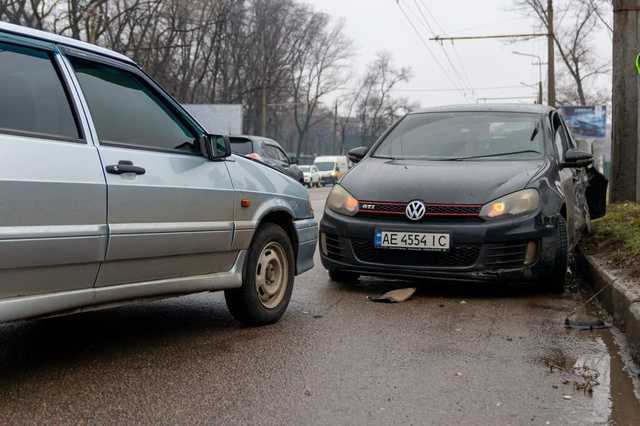 Авто разбросало по проспекту: в Днепре произошло масштабное ДТП
