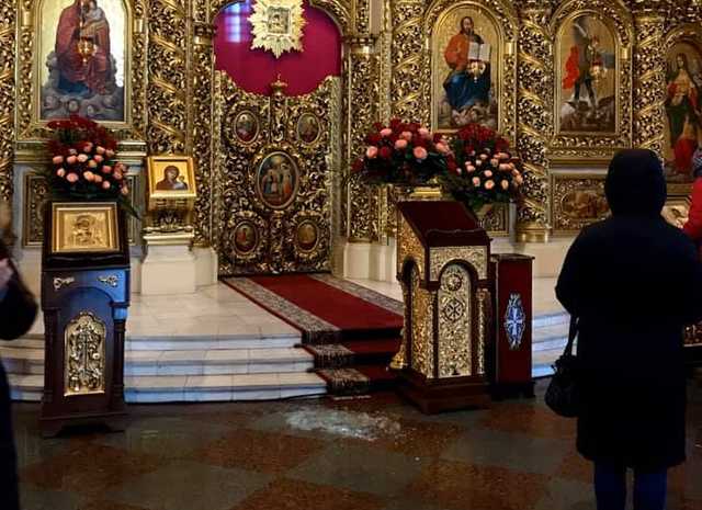 Неизвестный разбил икону в Михайловском соборе