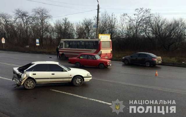 Четыре автомобиля и автобус столкнулись на Донетчине