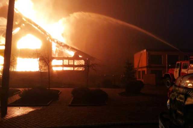 Под Днепром страшный пожар уничтожил целое кафе