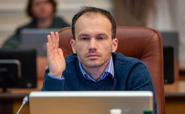 Человек-невидимка в позе лотоса. Украинцы высмеяли министра Малюську