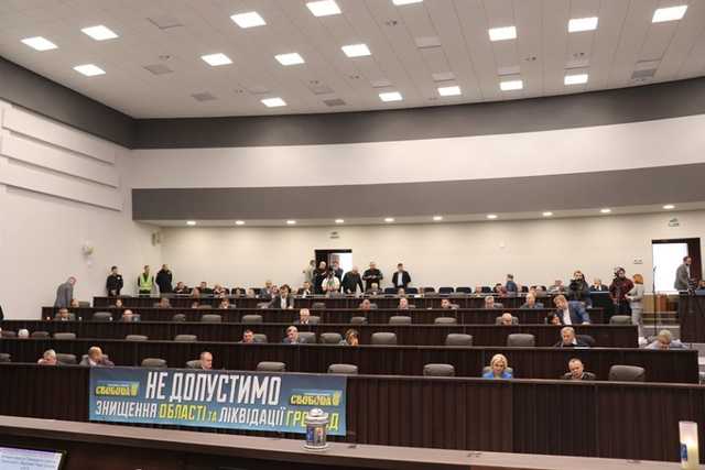 Тернопольский облсовет проведет заседание под парламентом из-за рынка земли