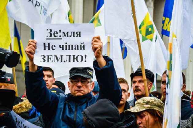 Фурса: С каждой уступкой Зеленский все больше кастрирует земельную реформу