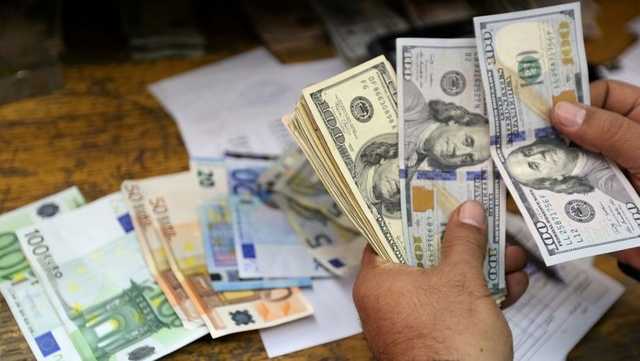 Почему гривна укрепляется, а цены в магазинах не падают