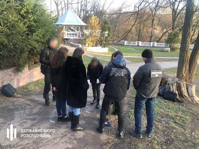 На Житомирщине следователь полиции задержана при получении 900 долл. взятки, - ГБР