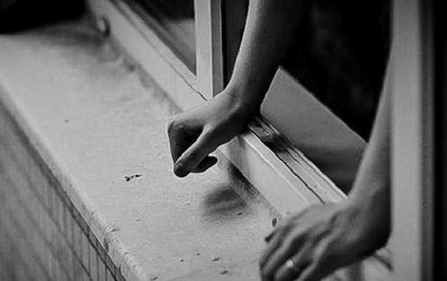 В Кропивницком "копы" спасли женщину от самоубийства: сеть растрогало видео