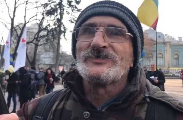 Протестующие грозятся вырезать нардепов, как кроликов