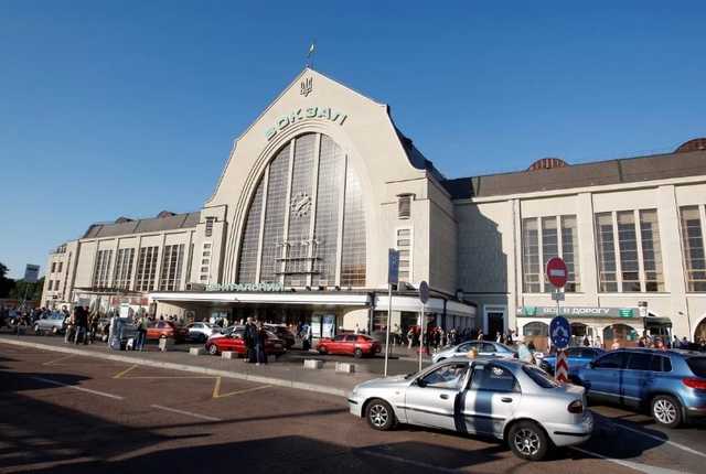 На Центральному залізничному вокзалі Києва знову шукають вибухівку