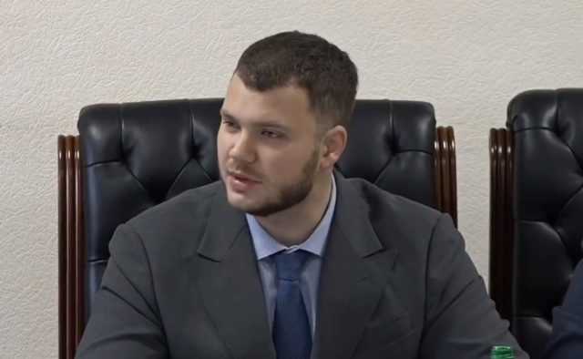 Министр Криклий пожаловался на маленькую зарплату