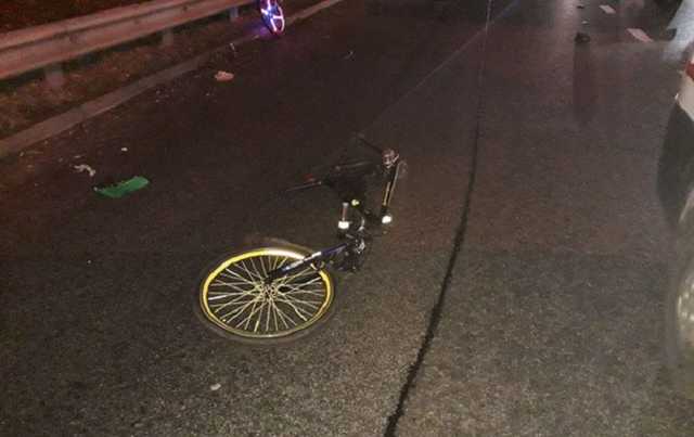 Двое велосипедистов погибли в ДТП в Киеве