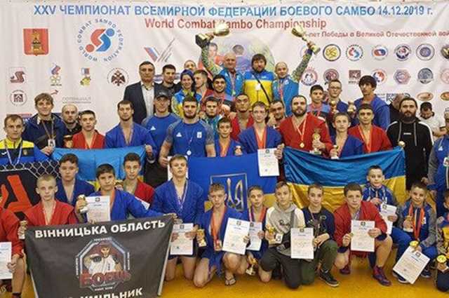 Под портретом Путина: сборная Украины выступила в России вместе с "ДНР"