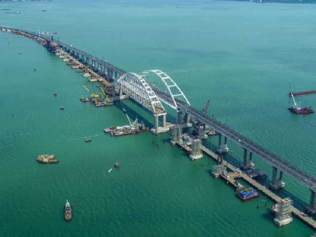 Путин собирается лично запустить поезда по Керченскому мосту в Крым