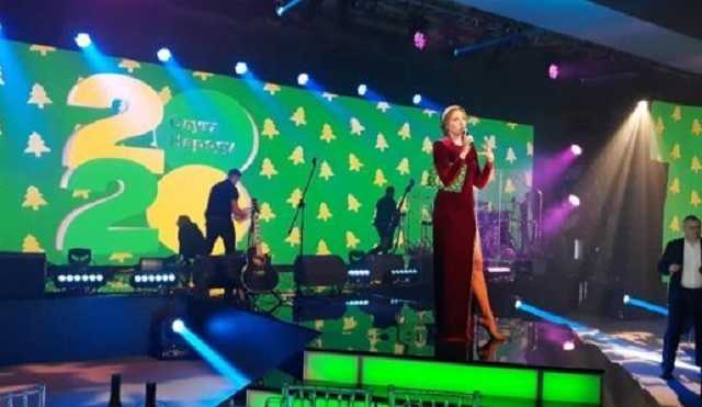 "Слуги народа" о корпоративе: еду съели быстро, пили вино и коньяк