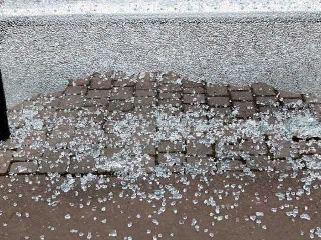 Во Львове вандалы разгромили четыре остановки за одну ночь